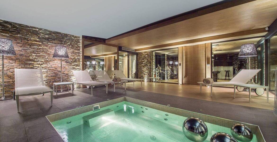 Chalet à louer à Courchevel 1650 Moriond de 400 m² et 5 cham