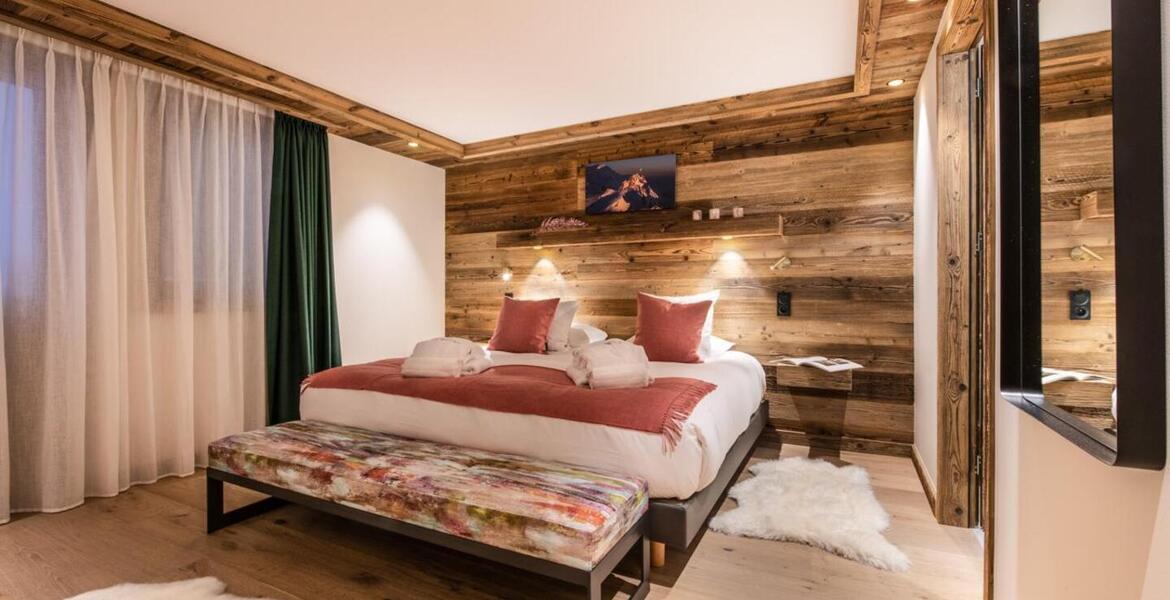 Situé au coeur du village de Courchevel Moriond avec 195 m² 