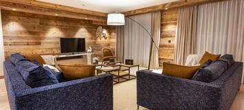 Situé au coeur du village de Courchevel Moriond avec 195 m² 