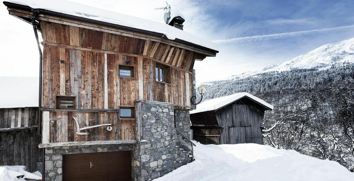 Ce chalet à louer de 165 m², au décor montagnard