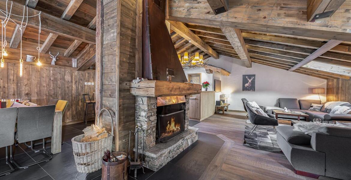 Le splendide Chalet, situé à Courchevel Le Praz est à louer.