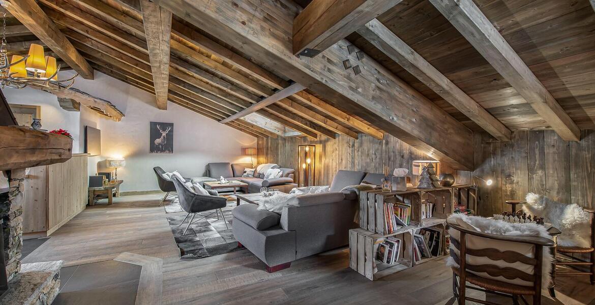 Le splendide Chalet, situé à Courchevel Le Praz est à louer.