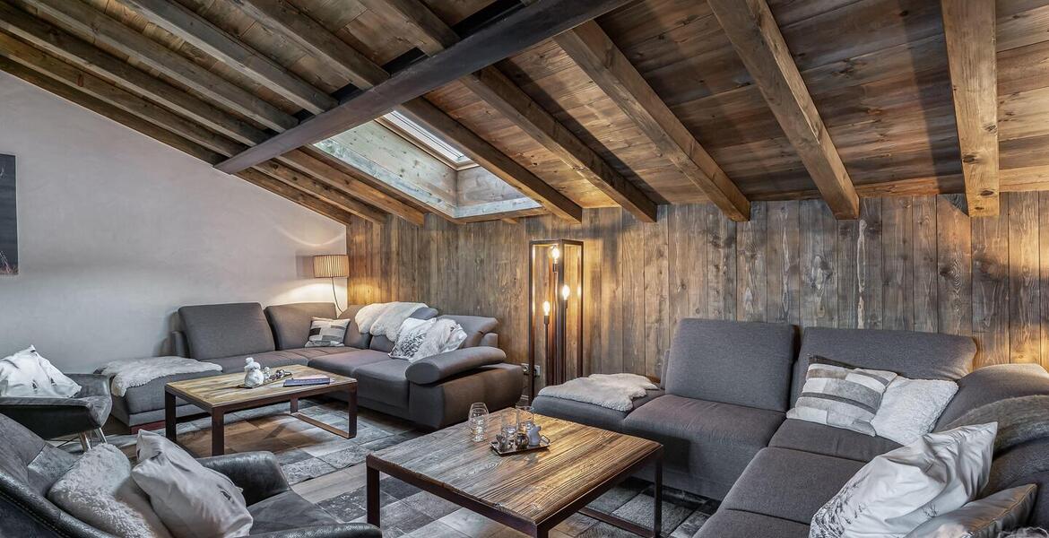 Le splendide Chalet, situé à Courchevel Le Praz est à louer.