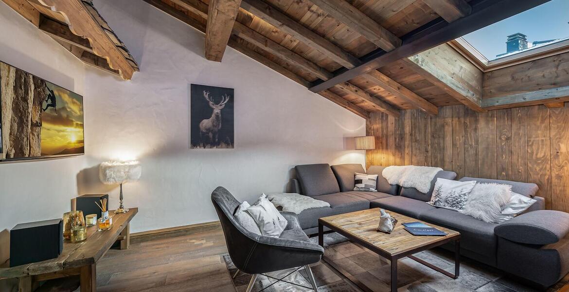 Le splendide Chalet, situé à Courchevel Le Praz est à louer.