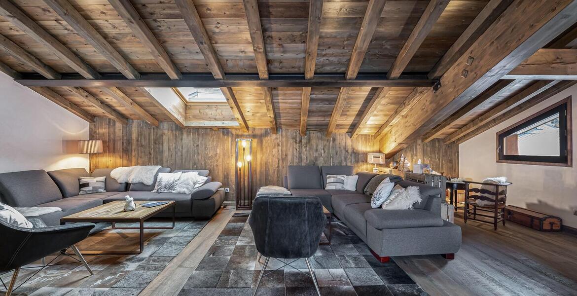 Le splendide Chalet, situé à Courchevel Le Praz est à louer.