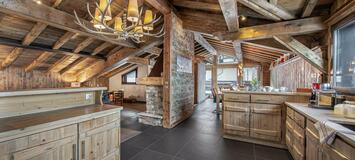 Le splendide Chalet, situé à Courchevel Le Praz est à louer.