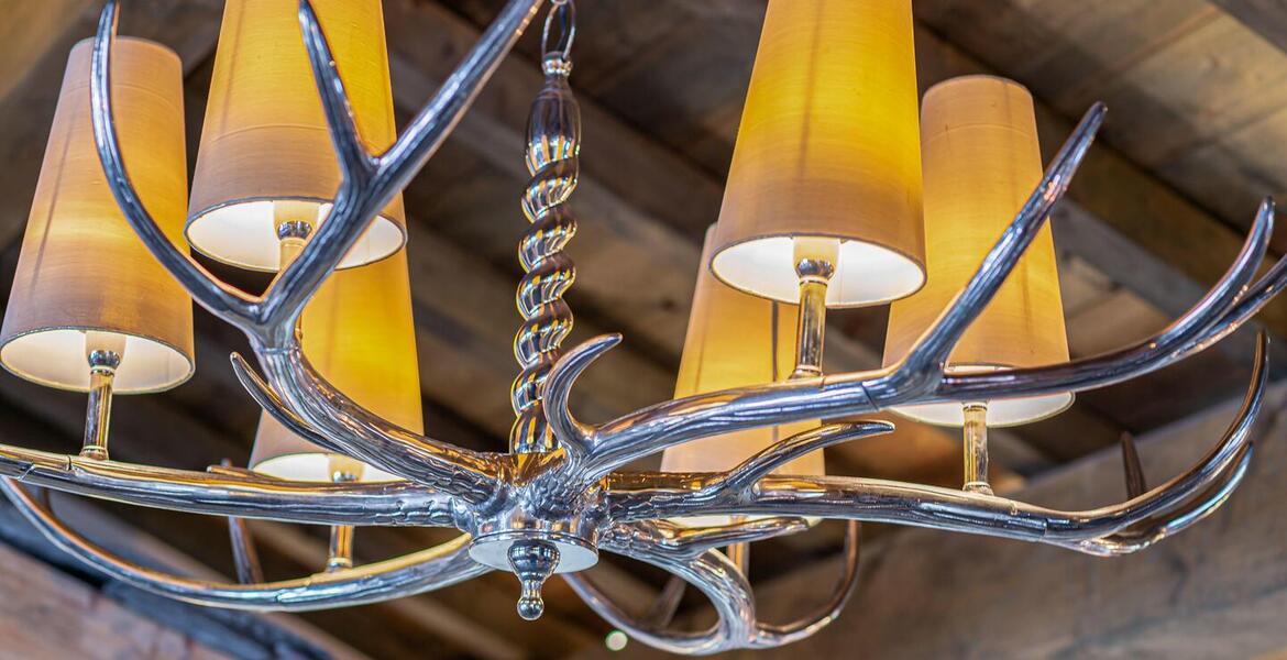 Le splendide Chalet, situé à Courchevel Le Praz est à louer.