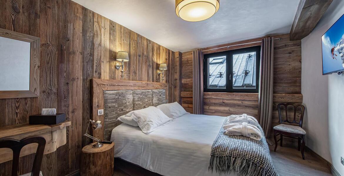 Le splendide Chalet, situé à Courchevel Le Praz est à louer.