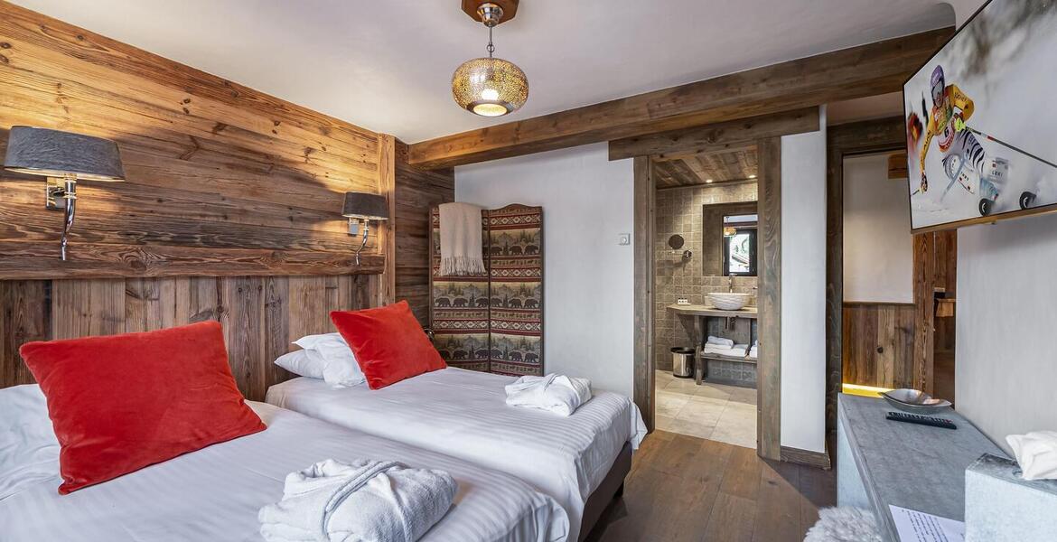 Le splendide Chalet, situé à Courchevel Le Praz est à louer.