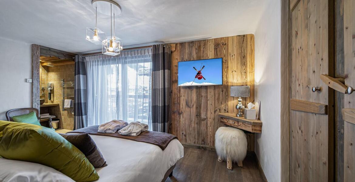 Le splendide Chalet, situé à Courchevel Le Praz est à louer.