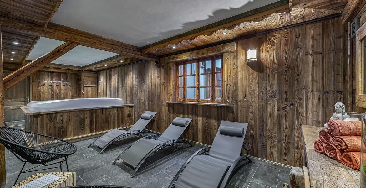 Le splendide Chalet, situé à Courchevel Le Praz est à louer.