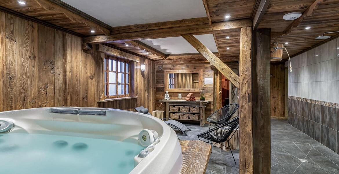 Le splendide Chalet, situé à Courchevel Le Praz est à louer.