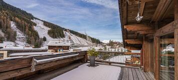 Le splendide Chalet, situé à Courchevel Le Praz est à louer.