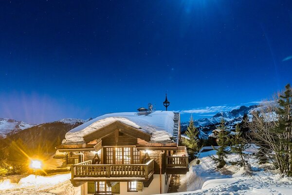 Newly renovated chalet for rent in Courchevel 1850 with 400m