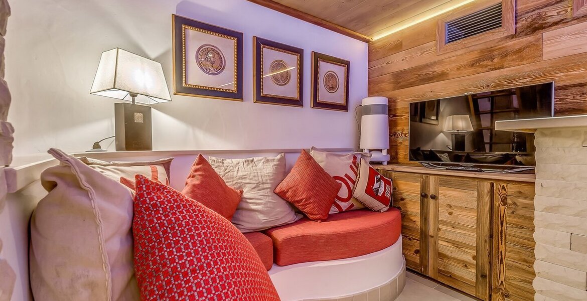 Newly renovated chalet for rent in Courchevel 1850 with 400m