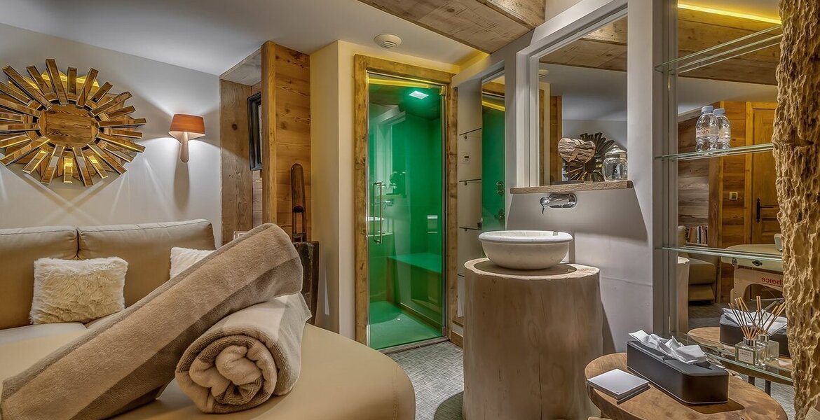 Newly renovated chalet for rent in Courchevel 1850 with 400m