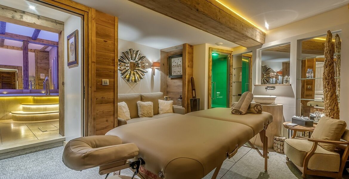 Newly renovated chalet for rent in Courchevel 1850 with 400m