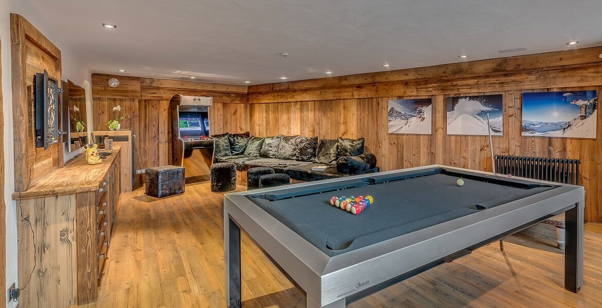 Chalet for rent in Val d’Isère with 1000 sqm with 6 bedrooms