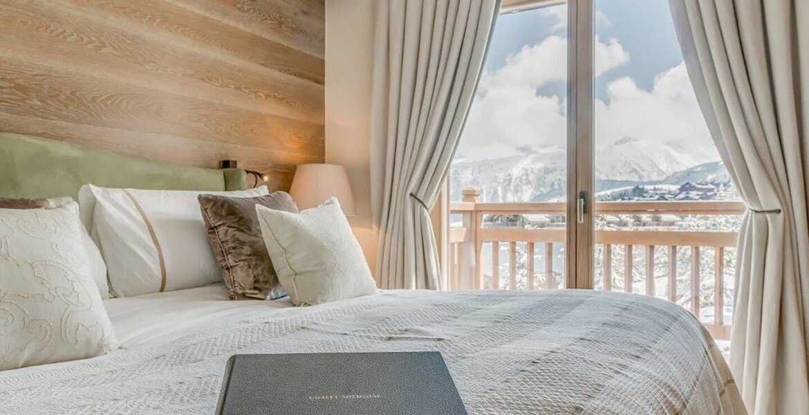 Il s'agit d'un superbe chalet de luxe situé à Courchevel