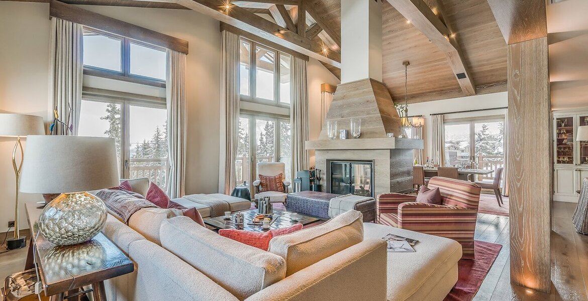 Il s'agit d'un superbe chalet de luxe situé à Courchevel