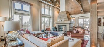 Il s'agit d'un superbe chalet de luxe situé à Courchevel