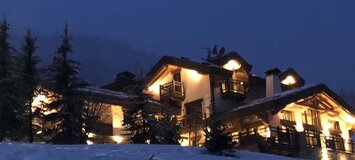 Il s'agit d'un superbe chalet de luxe situé à Courchevel