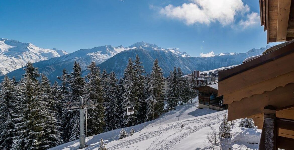 Il s'agit d'un superbe chalet de luxe situé à Courchevel