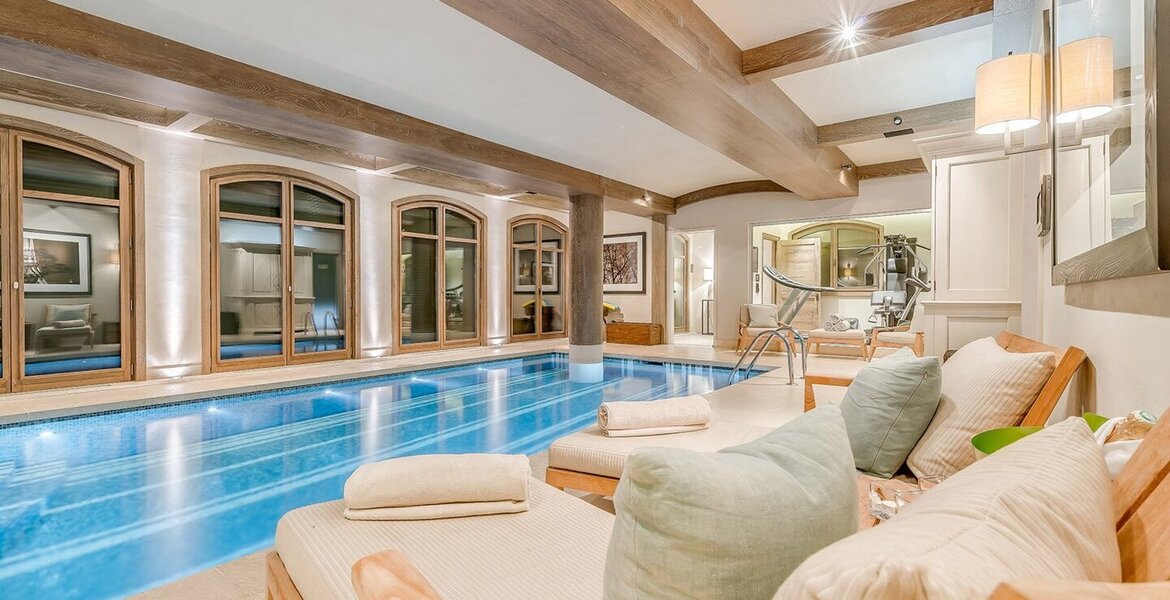 Il s'agit d'un superbe chalet de luxe situé à Courchevel