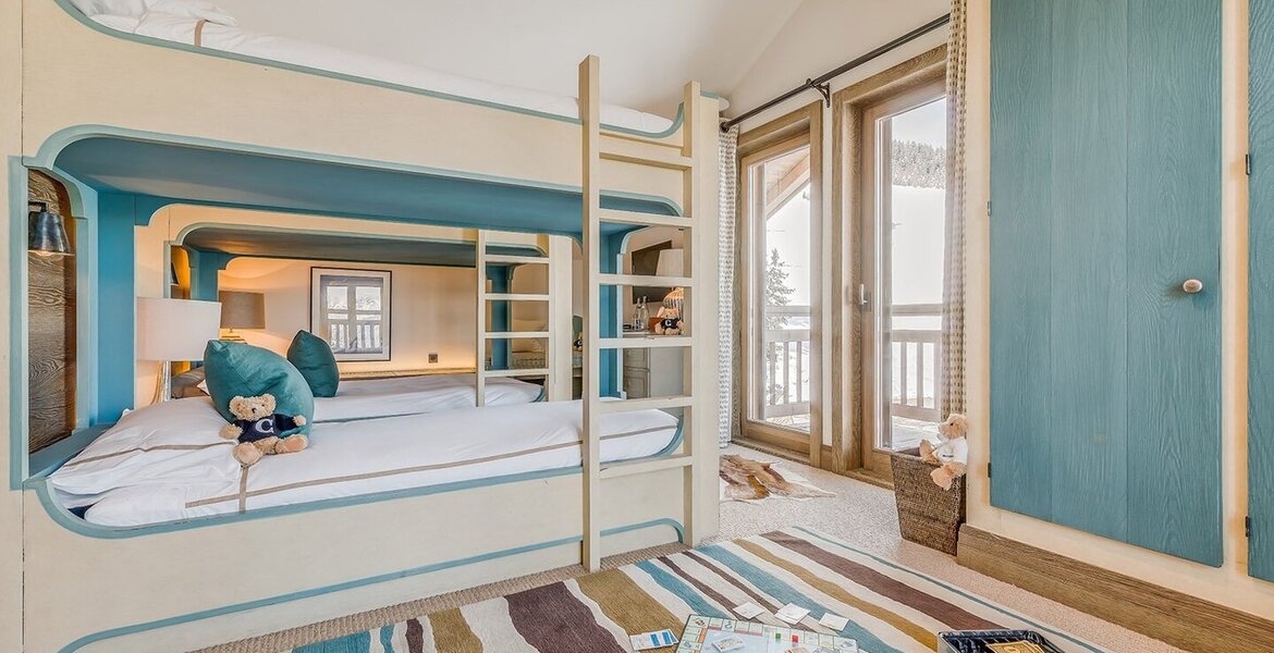 Это потрясающее роскошное шале с 4 спальнями в Куршевеле 