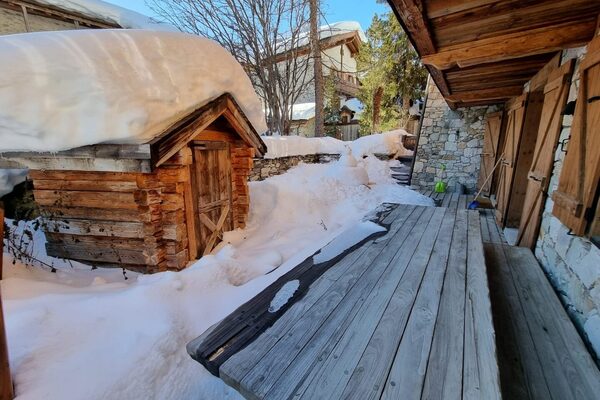 This duplex for rent with 5 bedrooms in Val d’Isere for rent