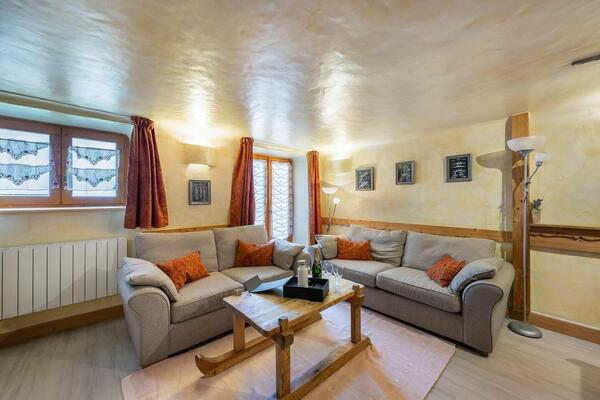 Incredible ​​​​​​​chalet for rent in Courchevel 1650 110 sqm