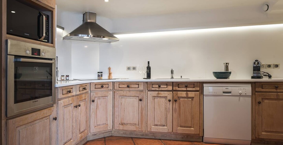 Luxury 5-Bedroom Ski Apartment in Heart of Courchevel 1850
