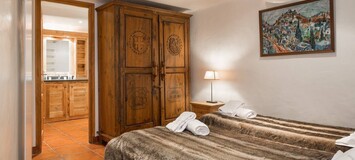 Luxury 5-Bedroom Ski Apartment in Heart of Courchevel 1850