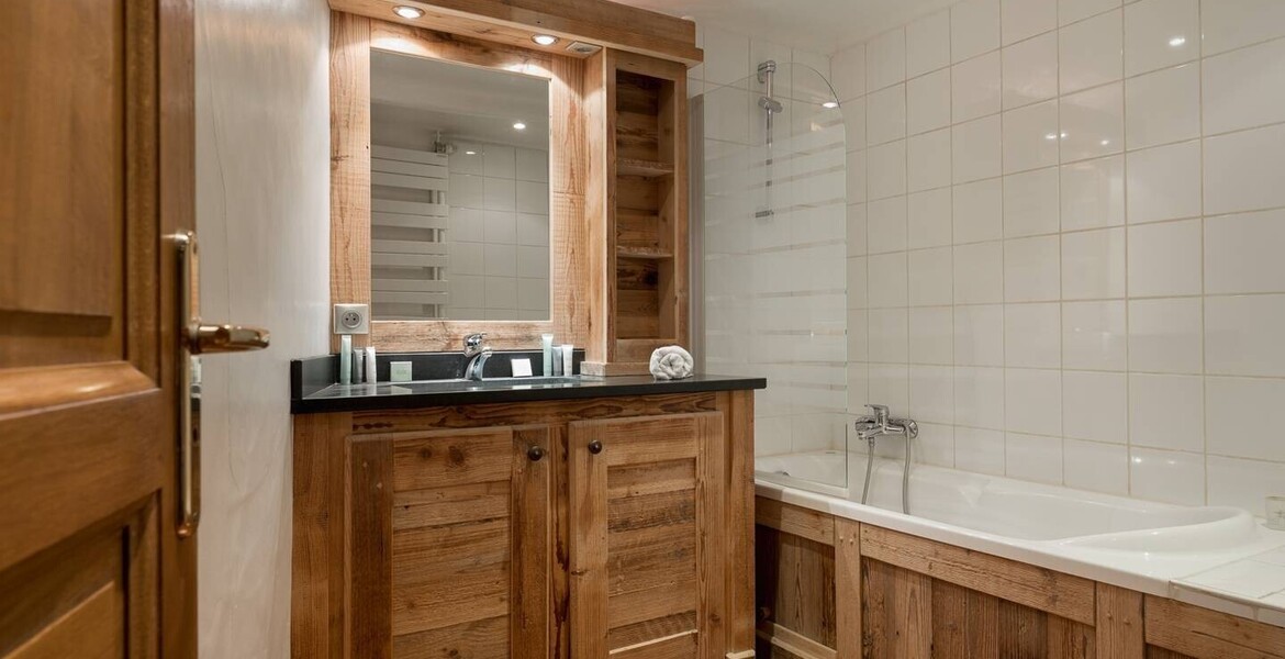 Luxury 5-Bedroom Ski Apartment in Heart of Courchevel 1850
