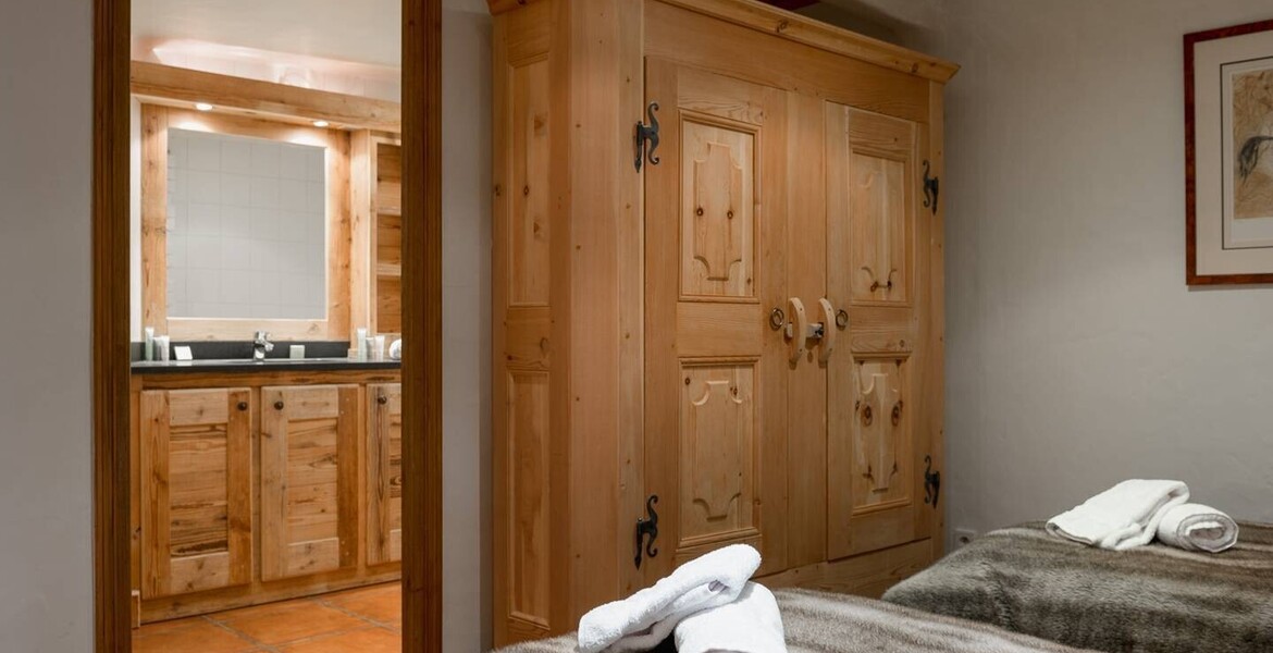 Luxury 5-Bedroom Ski Apartment in Heart of Courchevel 1850