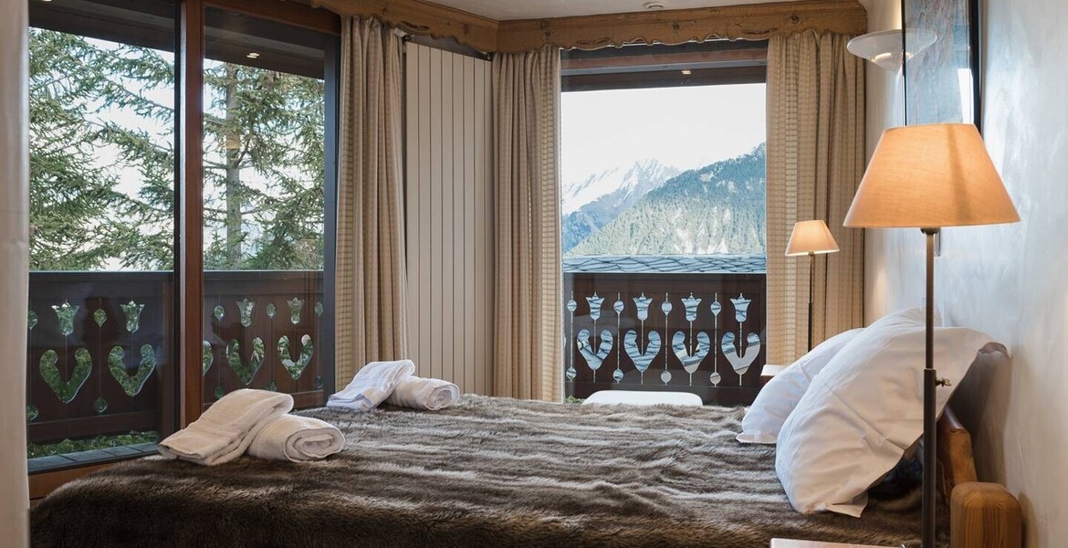 Luxury 5-Bedroom Ski Apartment in Heart of Courchevel 1850