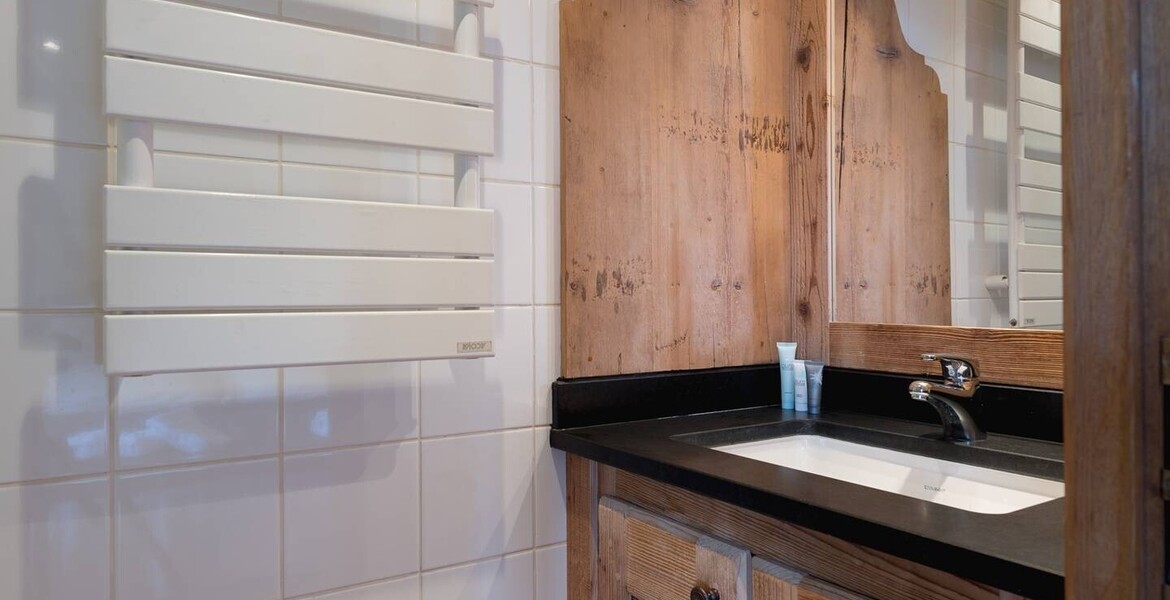 Luxury 5-Bedroom Ski Apartment in Heart of Courchevel 1850