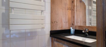 Luxury 5-Bedroom Ski Apartment in Heart of Courchevel 1850