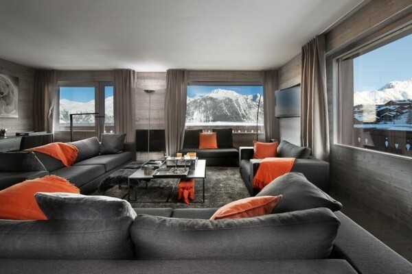 Located in a luxury residence, ski-in ski-out, magnificent