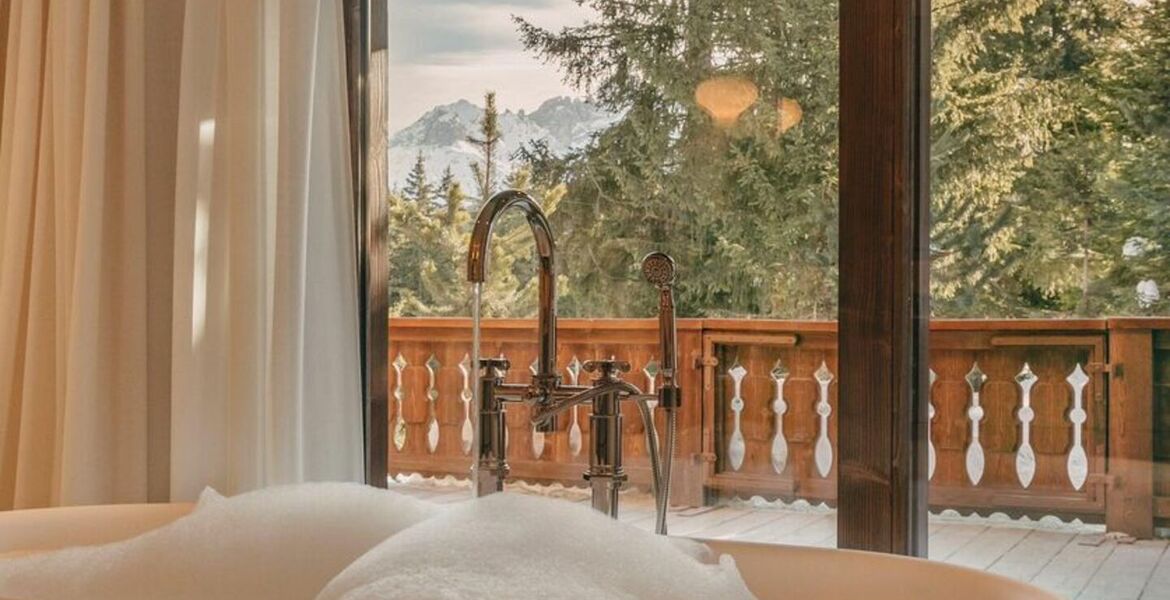 Chalet for rent in Bellecôte, Courchevel 1850 with 530 sqm