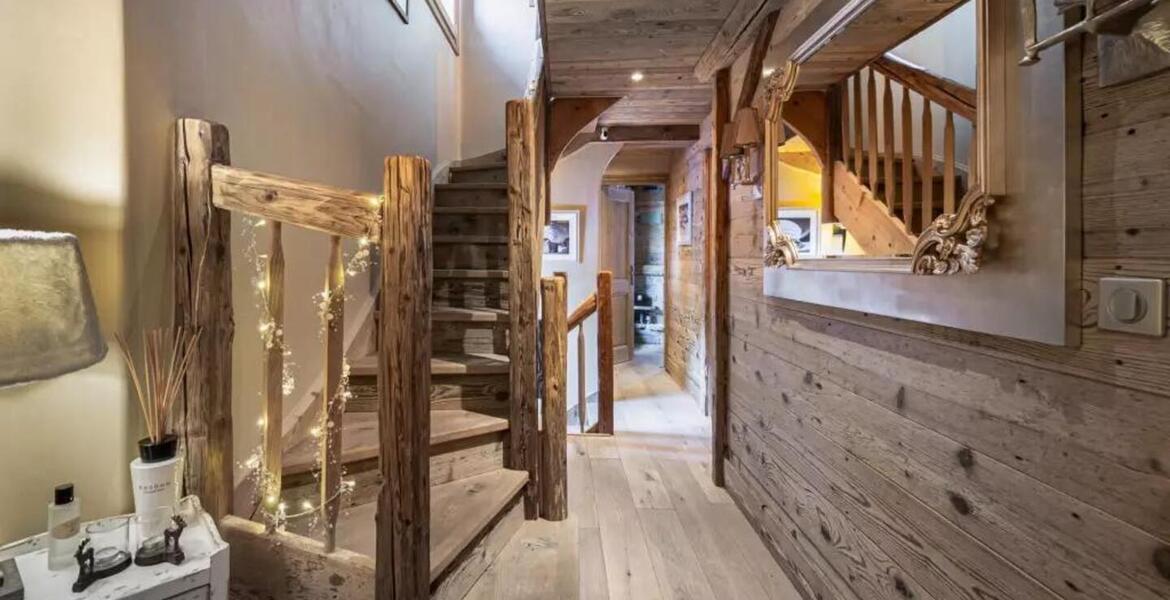 COURCHEVEL VILLAGE 1550 Chalet for rent with 148 sqm 