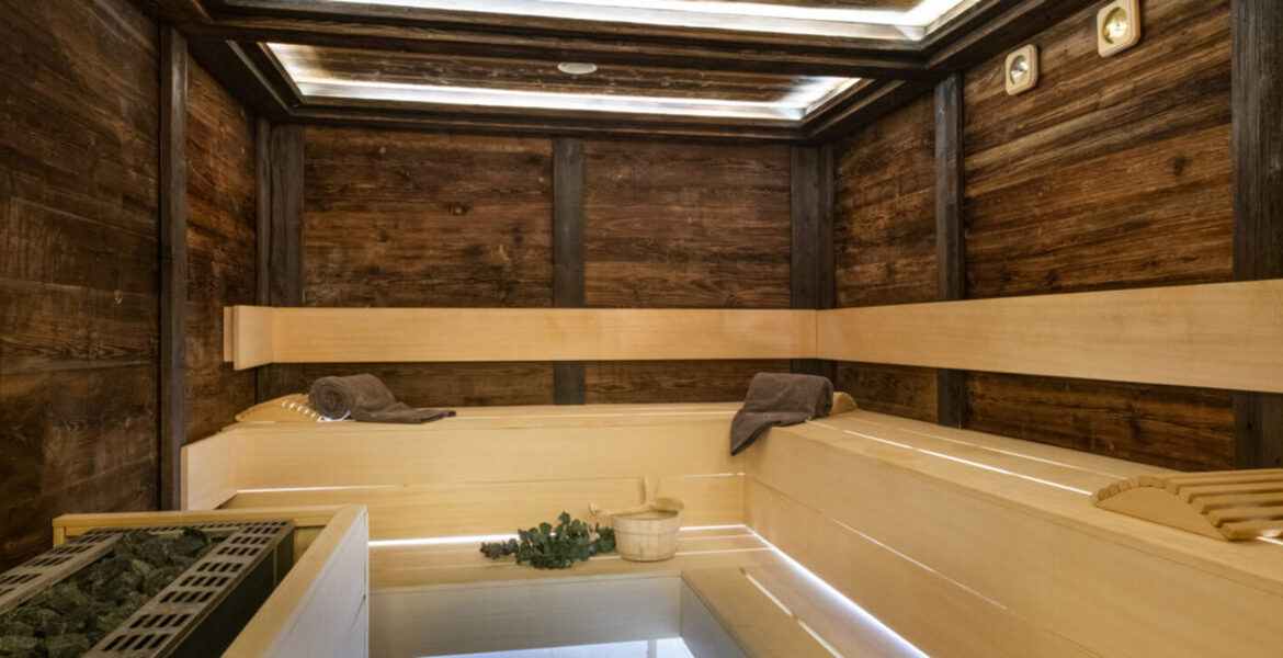 Chalet for rent in Plantret, Courchevel 1850 with 518 sqm