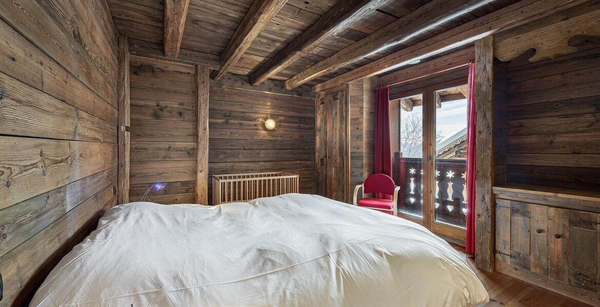 This charming fully equipped chalet is close to Meribel 