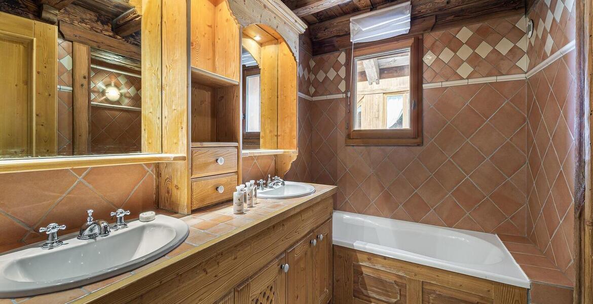 This charming fully equipped chalet is close to Meribel 