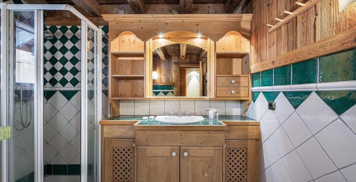 This charming fully equipped chalet is close to Meribel 