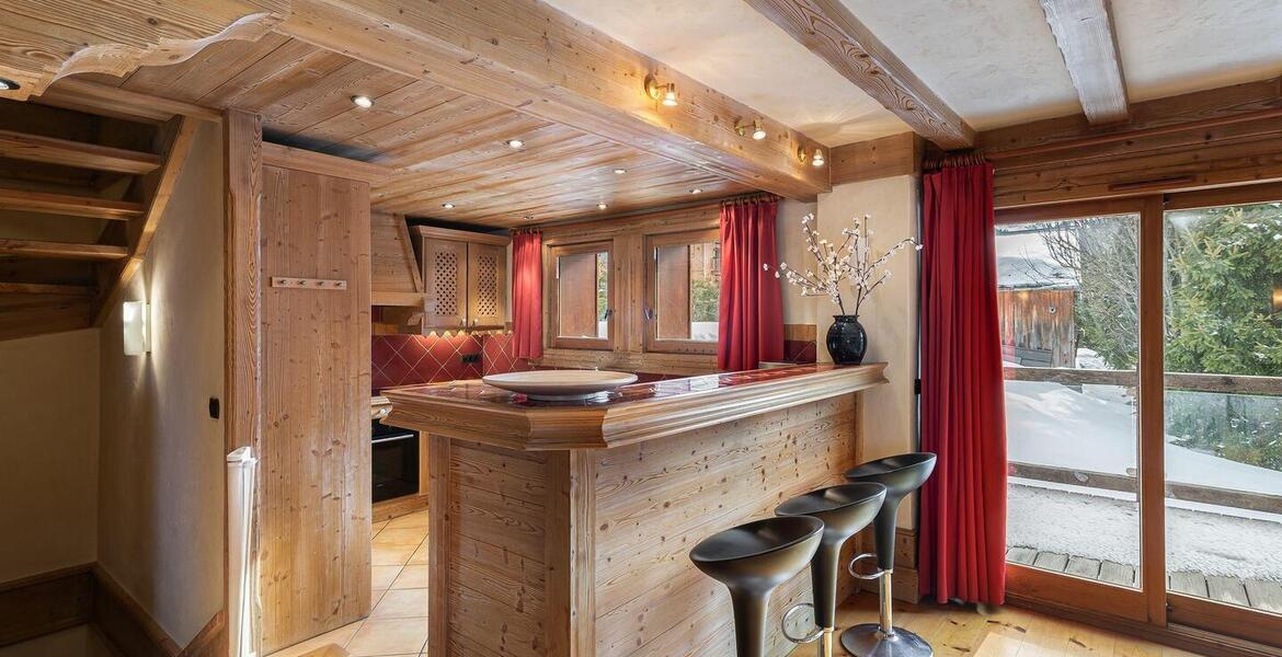 This charming fully equipped chalet is close to Meribel 