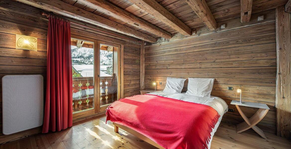 This charming fully equipped chalet is close to Meribel 