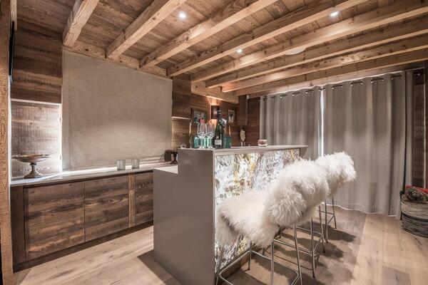 Chalet for rent in Meribel Station with 420 sqm and 5 beds.