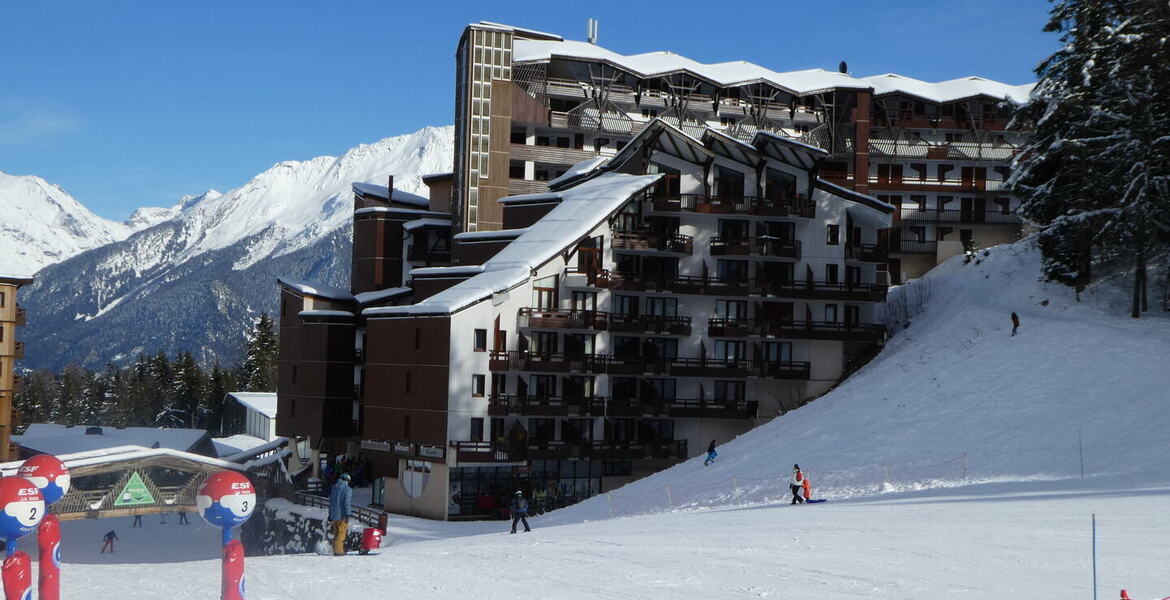 Spacious apartment in La Tania, Courchevel for rent with 63 