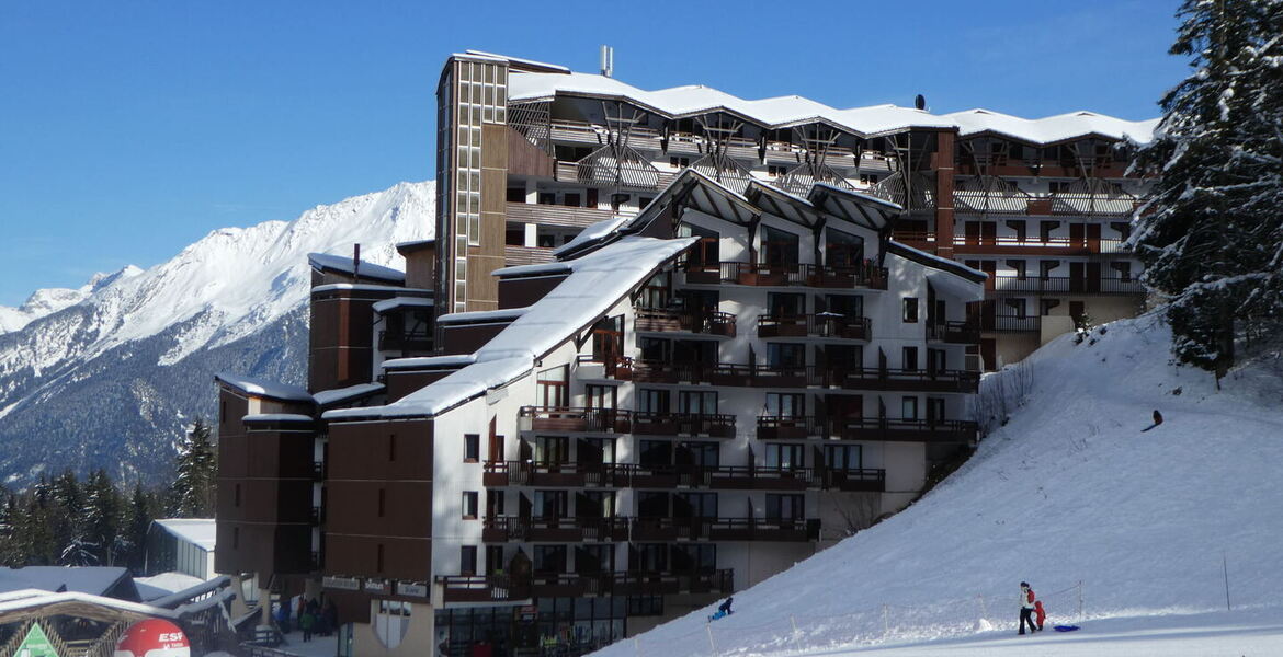 Spacious apartment in La Tania, Courchevel for rent with 63 